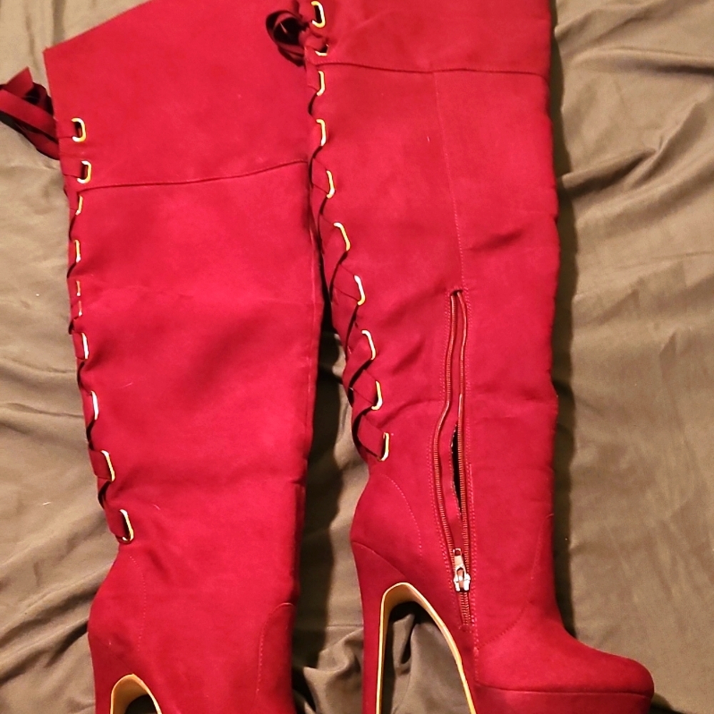 Womens Thigh high boots sz 7 Maroon